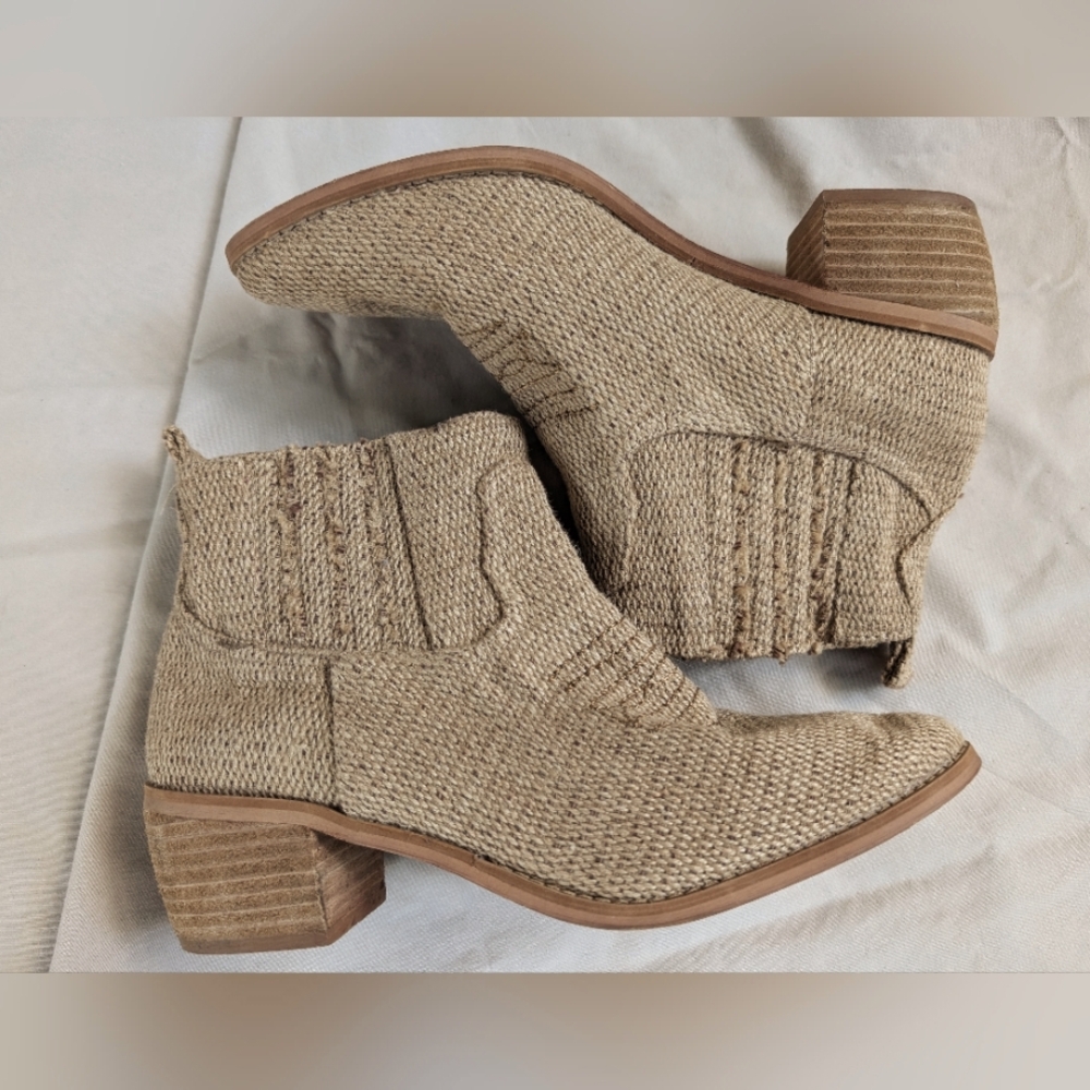 Boho tweedy texture ankle boots by Band of Gypsies 8.5